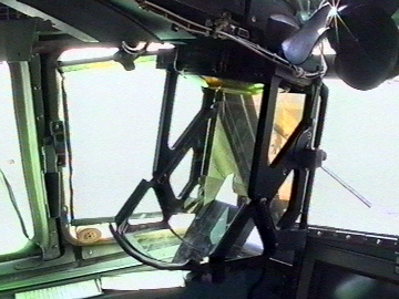 Tu-154Mll cockpit.